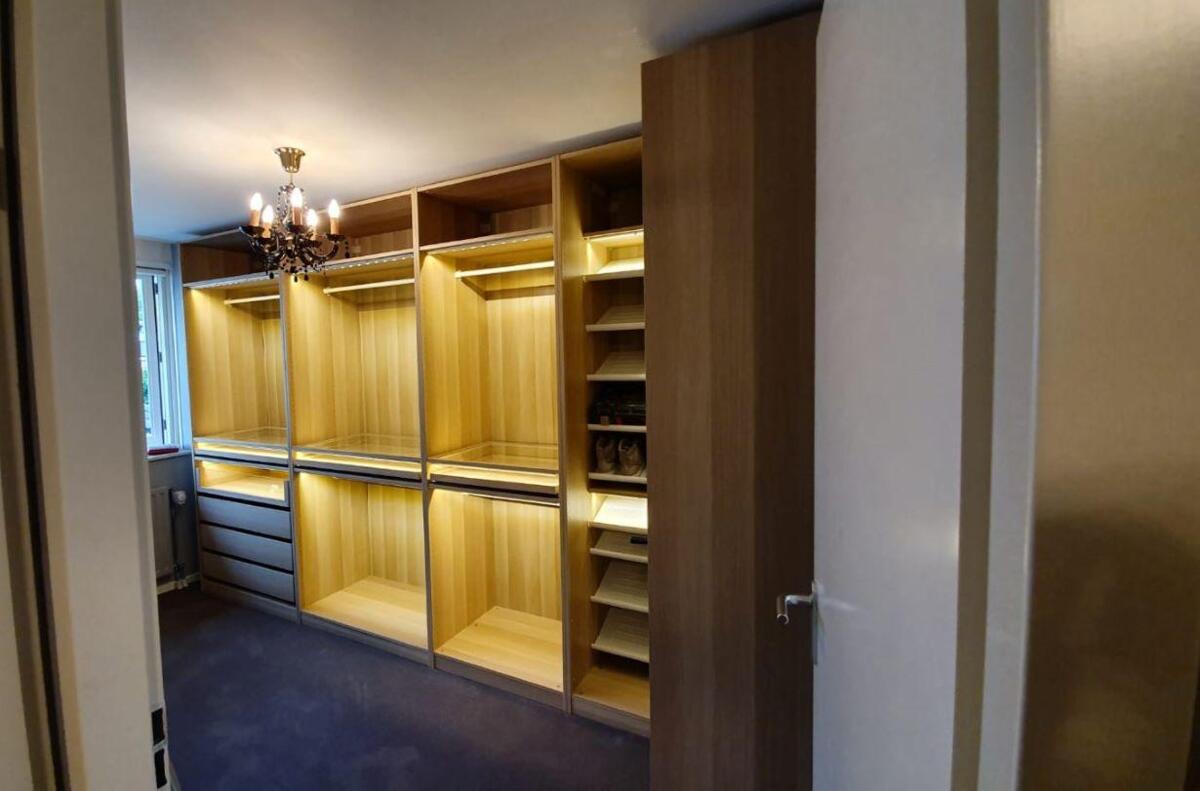 Houten inbouwkast
